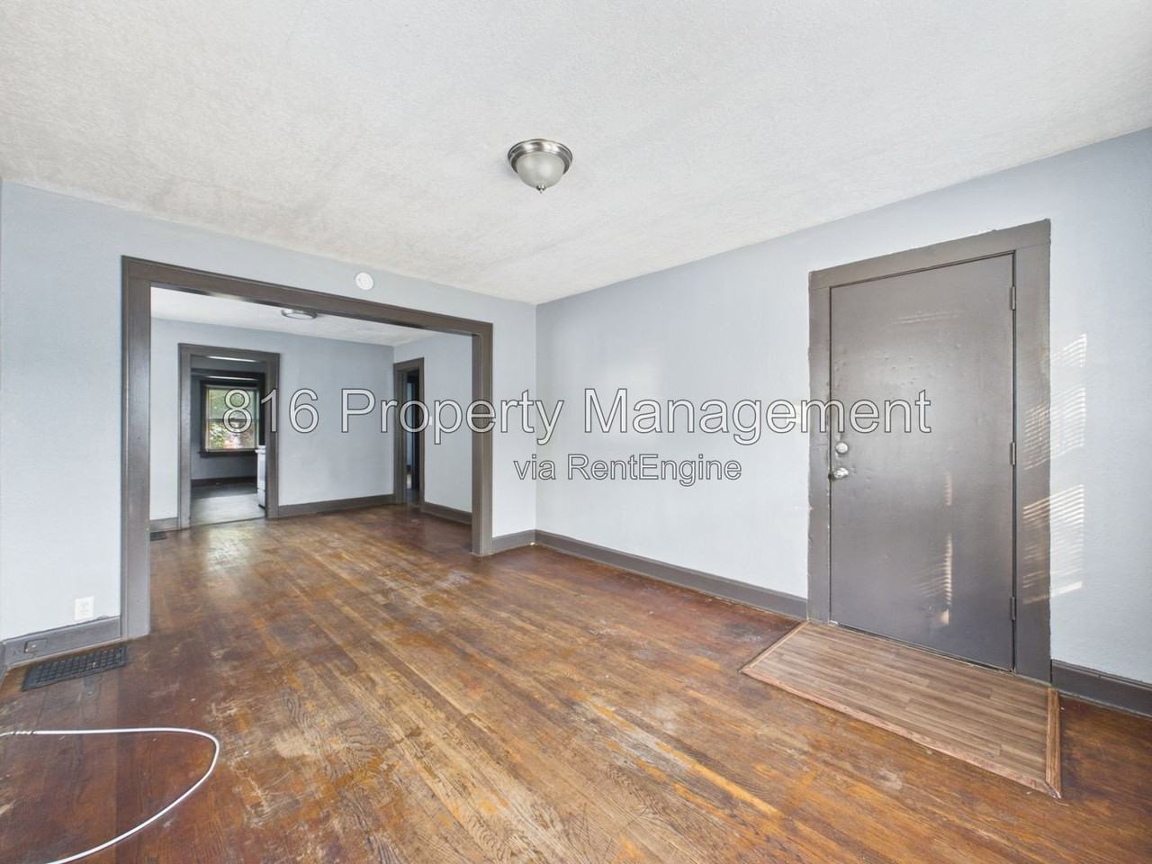 2918 E 61st St - Photo 4 of 21