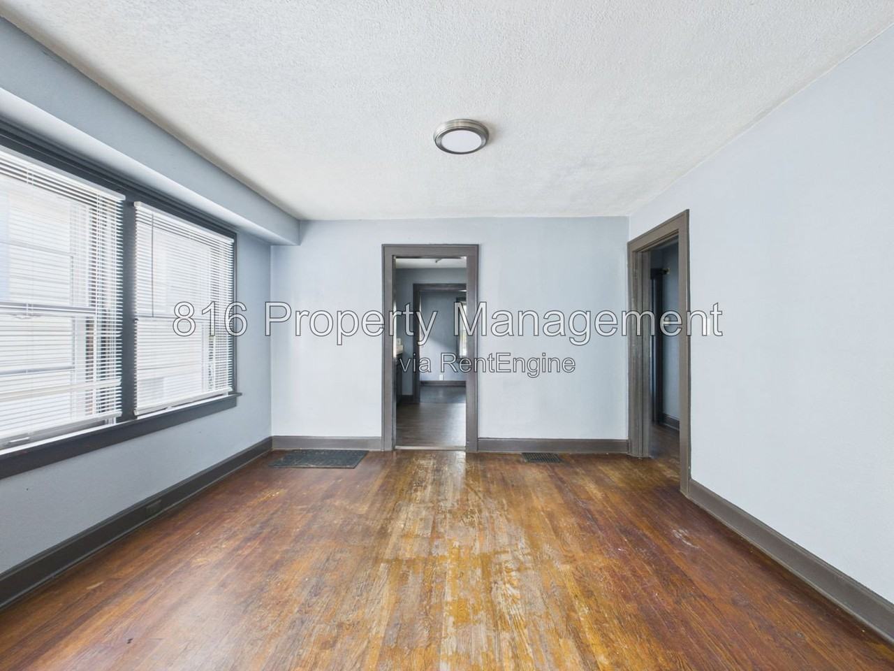 2918 E 61st St - Photo 5 of 21