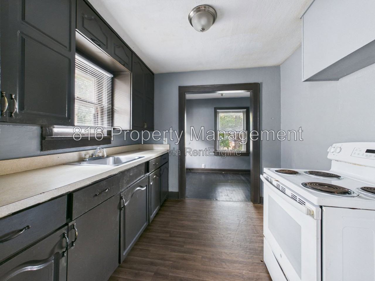 2918 E 61st St - Photo 7 of 21