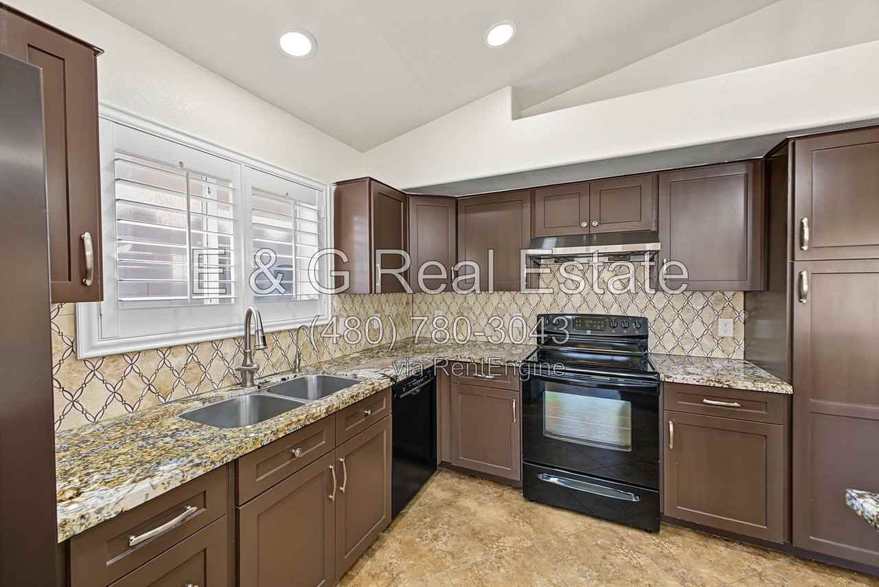 92 W Ivanhoe St - Photo 2 of 34