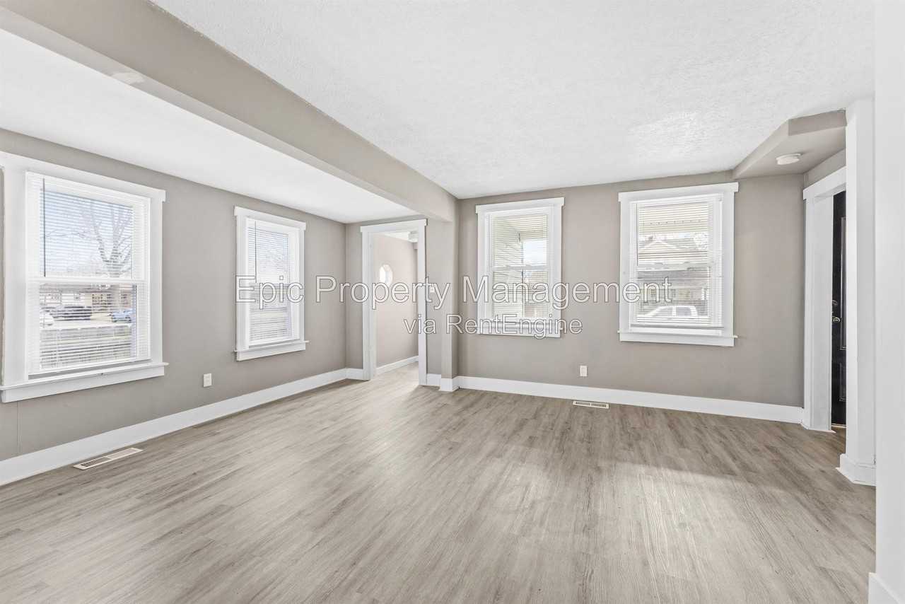 810 Plum St - Photo 7 of 13