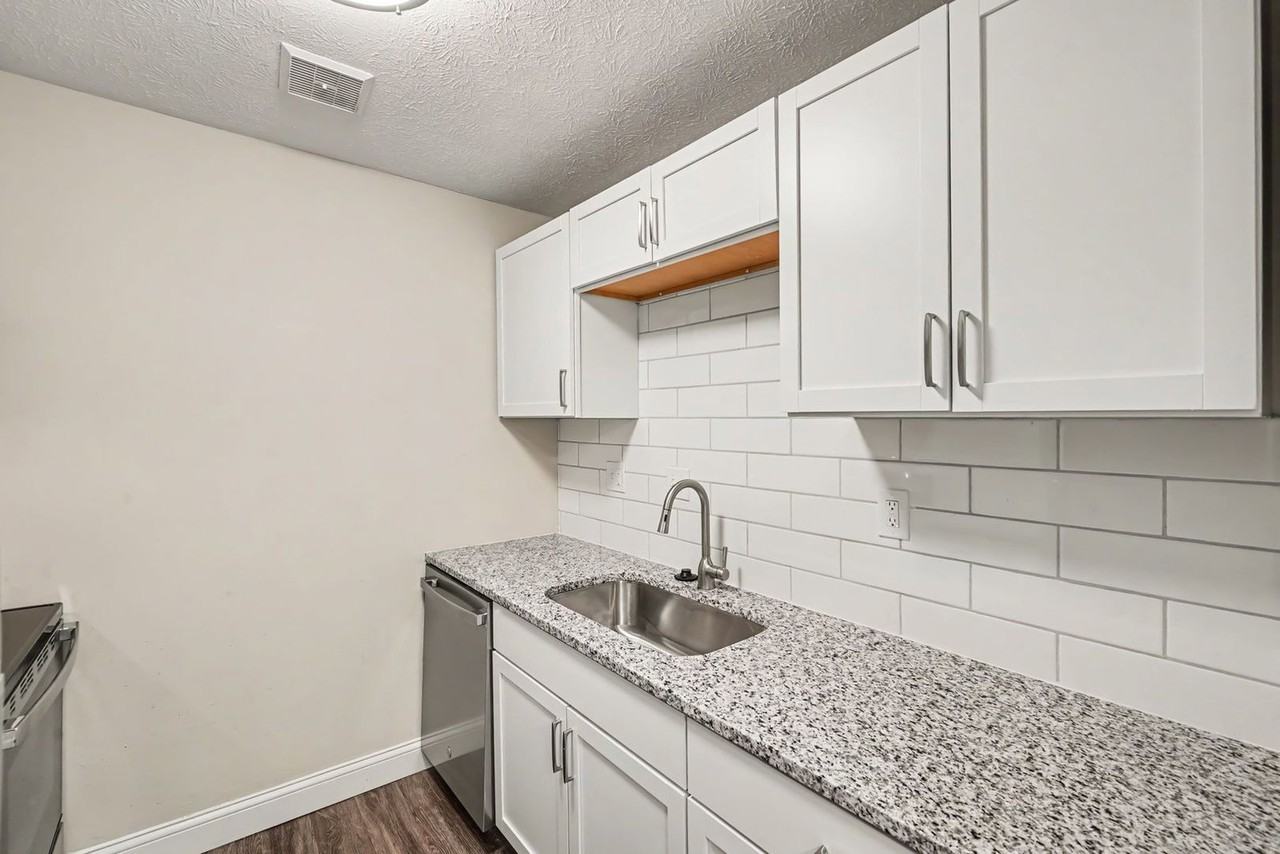 6601 Beechmont Ave #215-46 - Photo 6 of 14