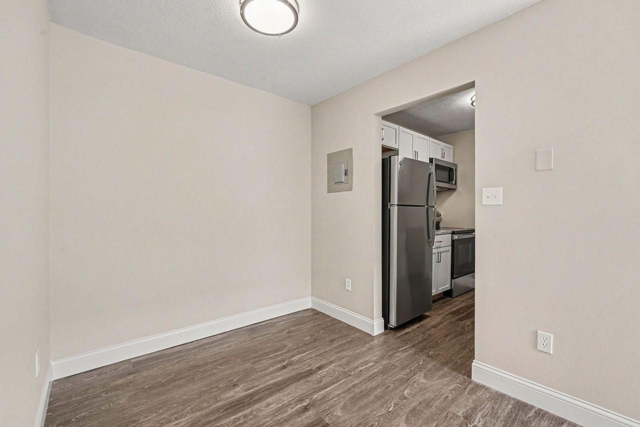 6605 Beechmont Ave #211-03 - Photo 4 of 14