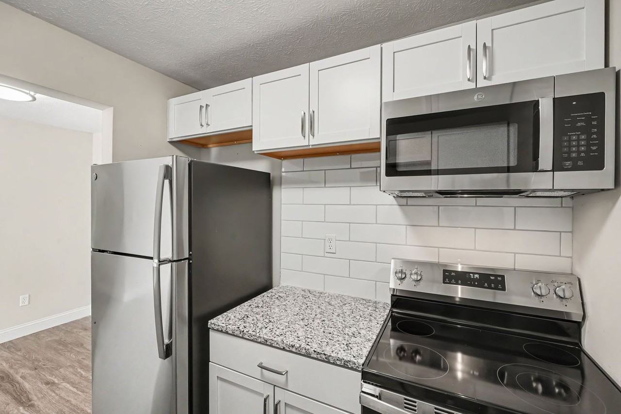 6605 Beechmont Ave #211-03 - Photo 5 of 14