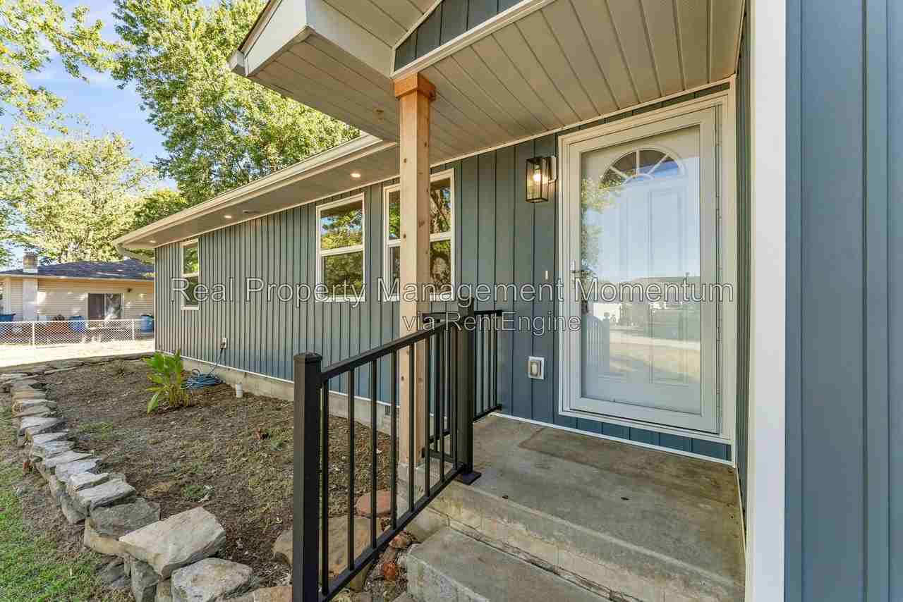 108 N Huffman Ave - Photo 5 of 31