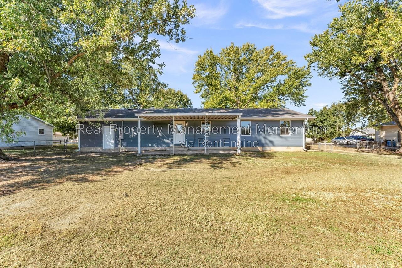 108 N Huffman Ave - Photo 7 of 31