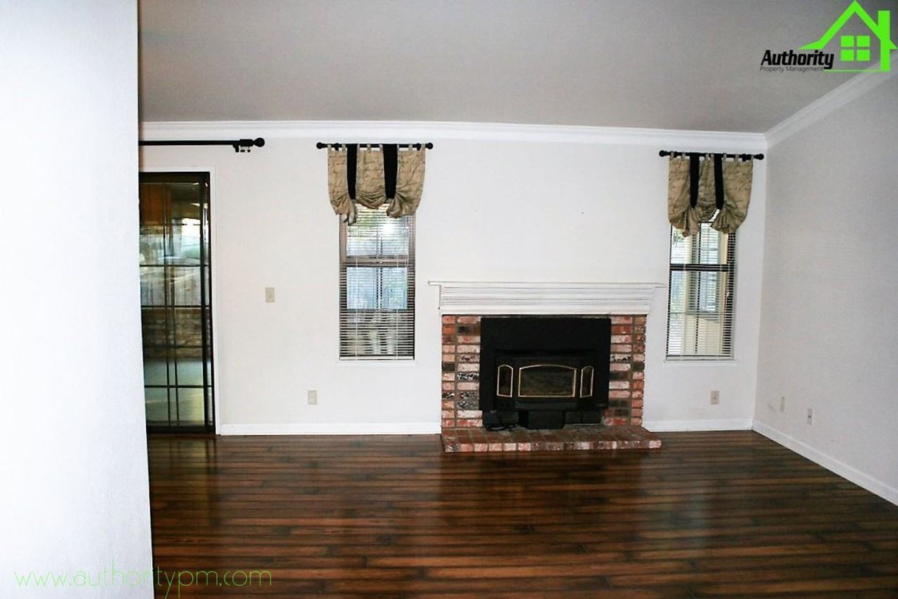 1808 Winterwood Ct - Photo 4 of 21
