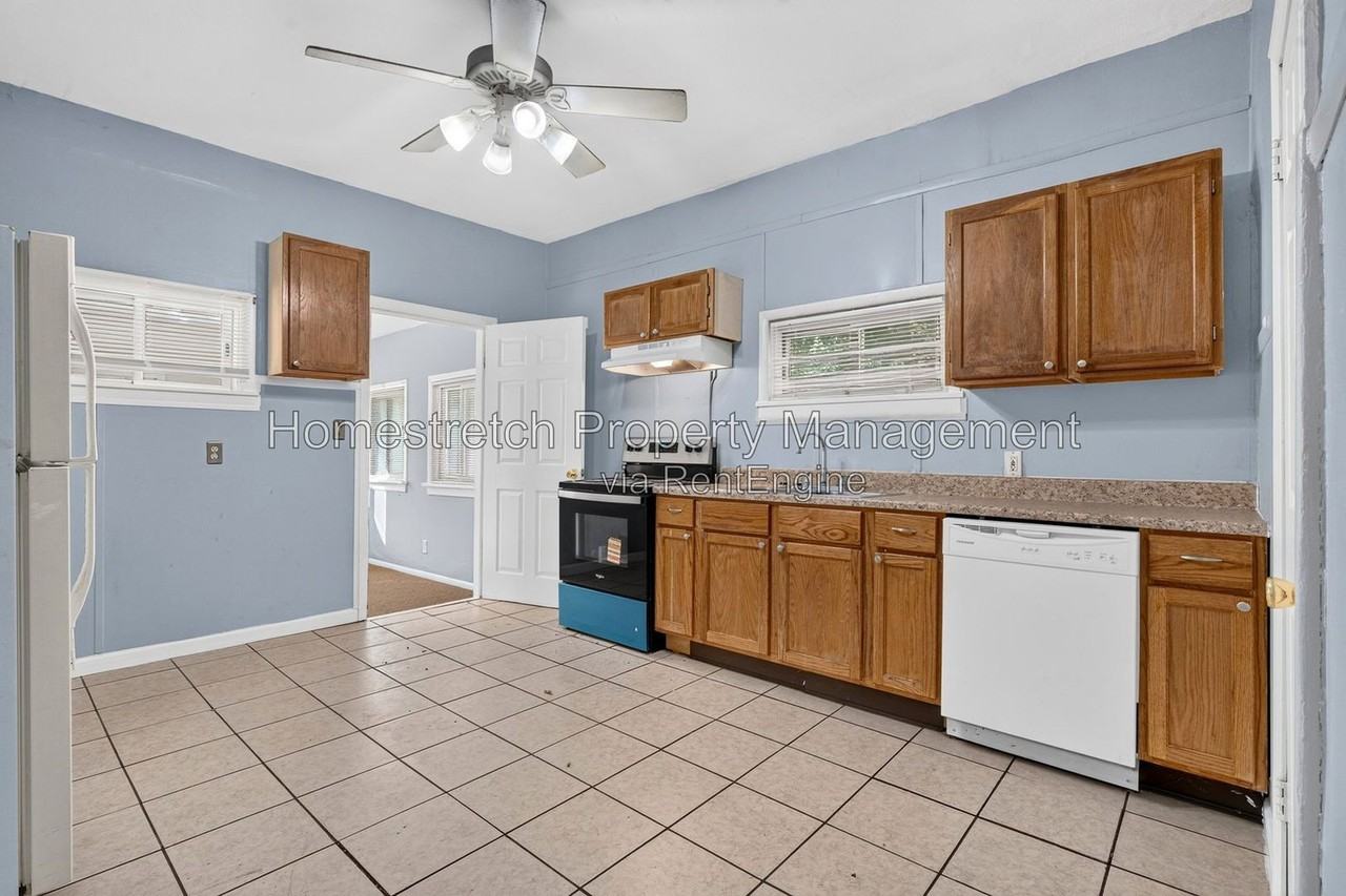 3819 Waco Dr - Photo 3 of 17