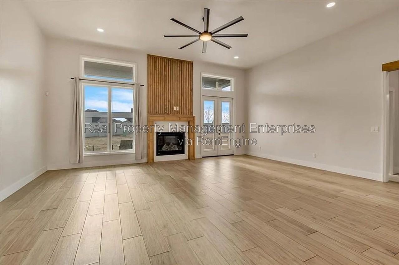 15101 Jasper Ct - Photo 5 of 31