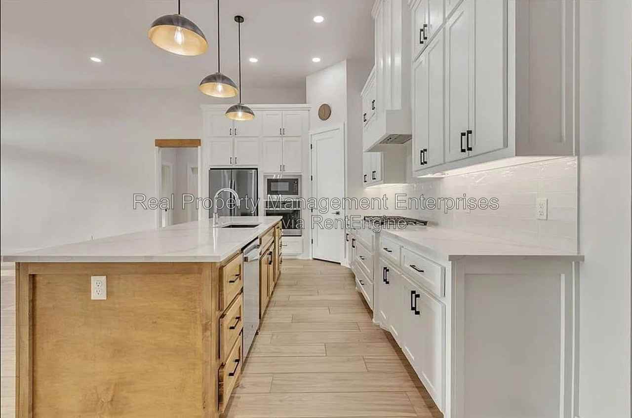 15101 Jasper Ct - Photo 7 of 31