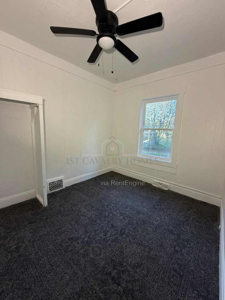 404 Stanton Ave - Photo 7 of 15