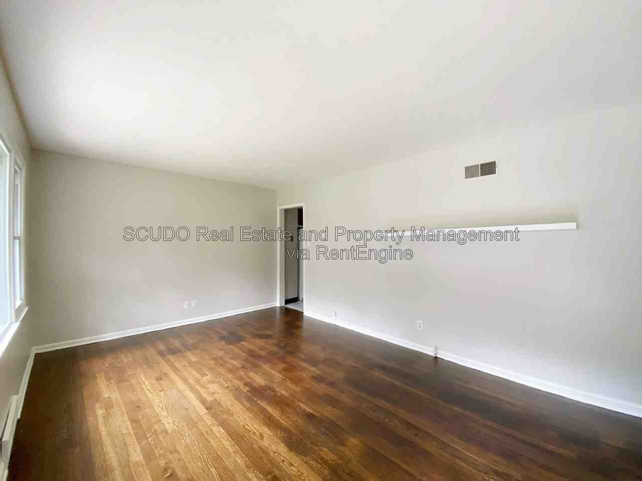 6601 Oxford Ave - Photo 3 of 9