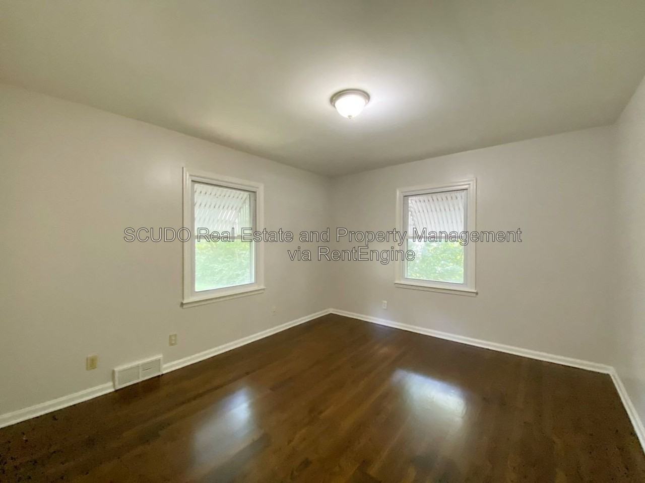 6601 Oxford Ave - Photo 5 of 9