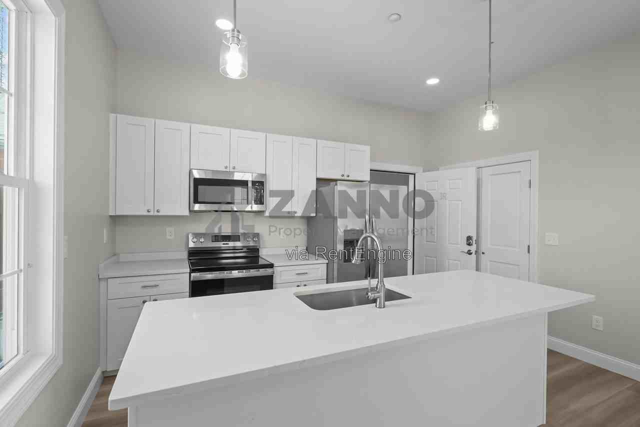 500 Main St #3R - Photo 2 of 11