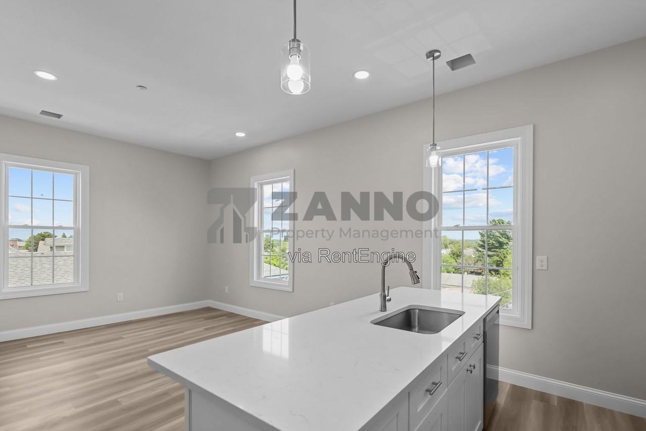 500 Main St #3R - Photo 3 of 11