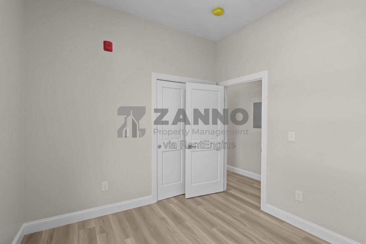 500 Main St #3R - Photo 4 of 11