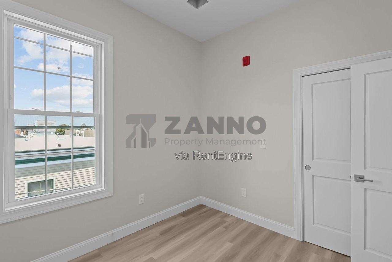500 Main St #3R - Photo 5 of 11