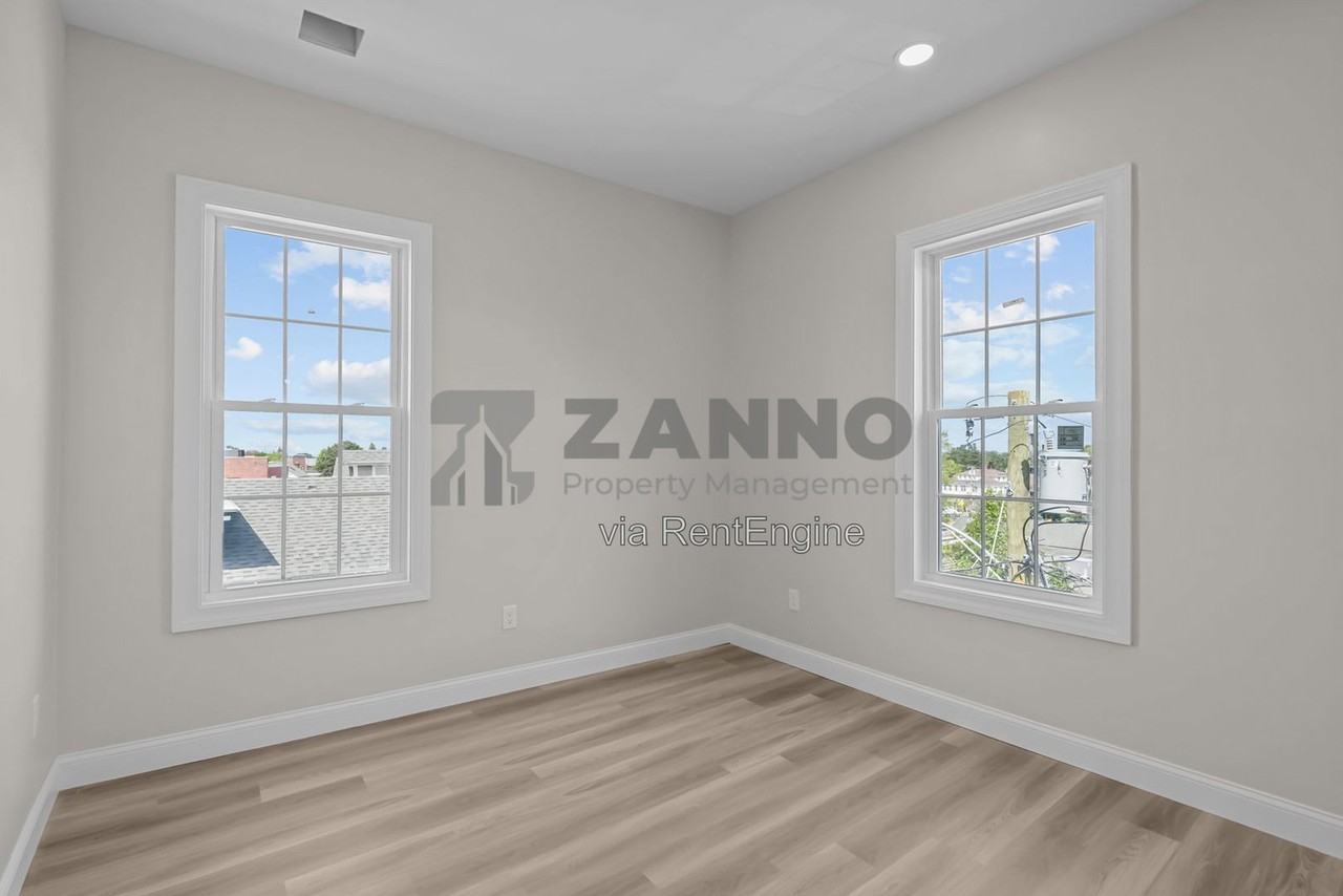 500 Main St #3R - Photo 6 of 11