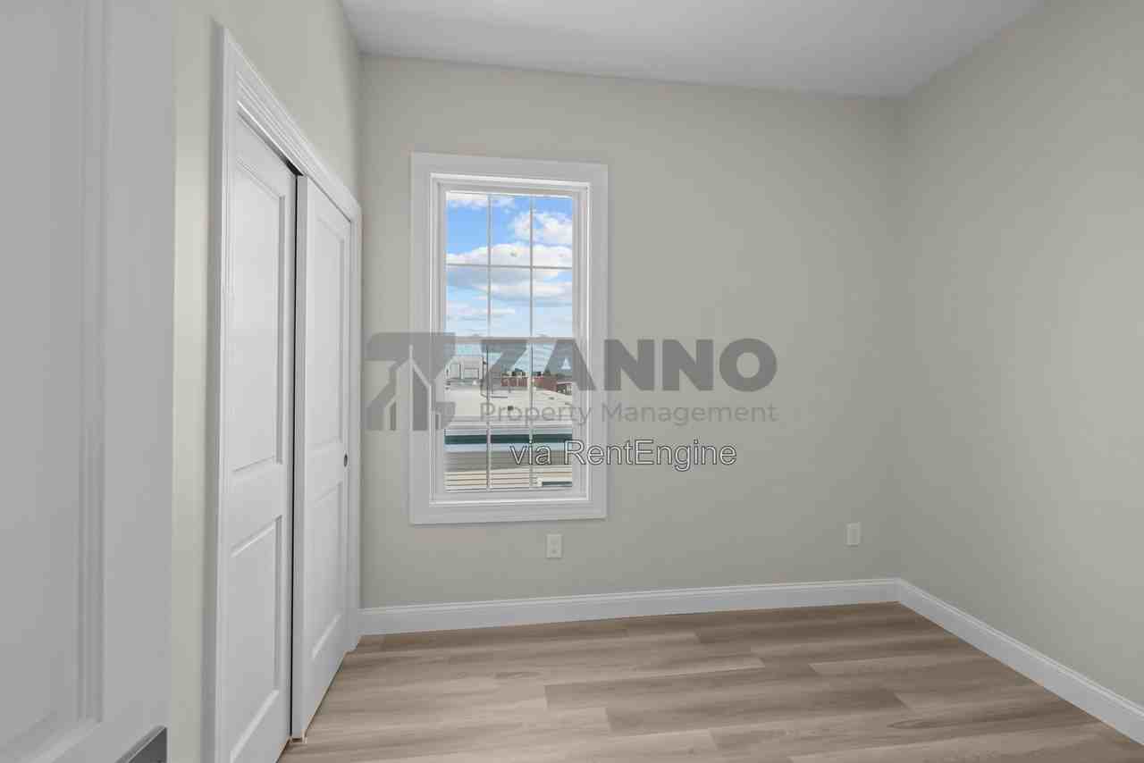 500 Main St #3R - Photo 7 of 11