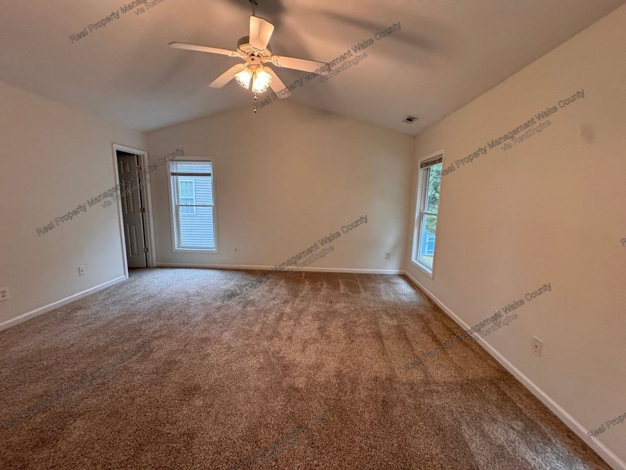 212 N Honey Springs Ave - Photo 3 of 38