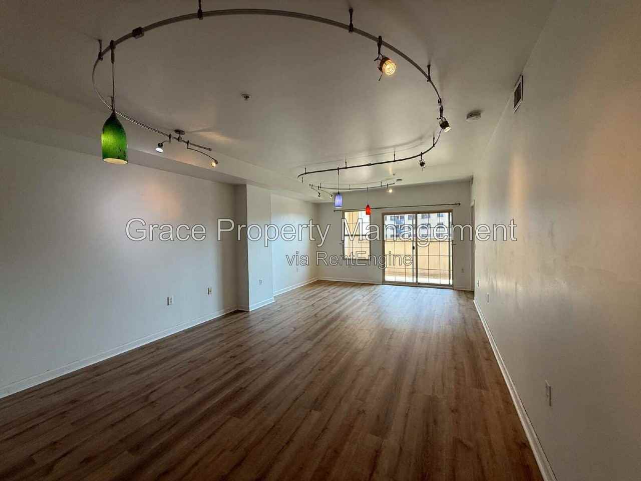 925 N Lincoln St #4IS - Photo 2 of 24