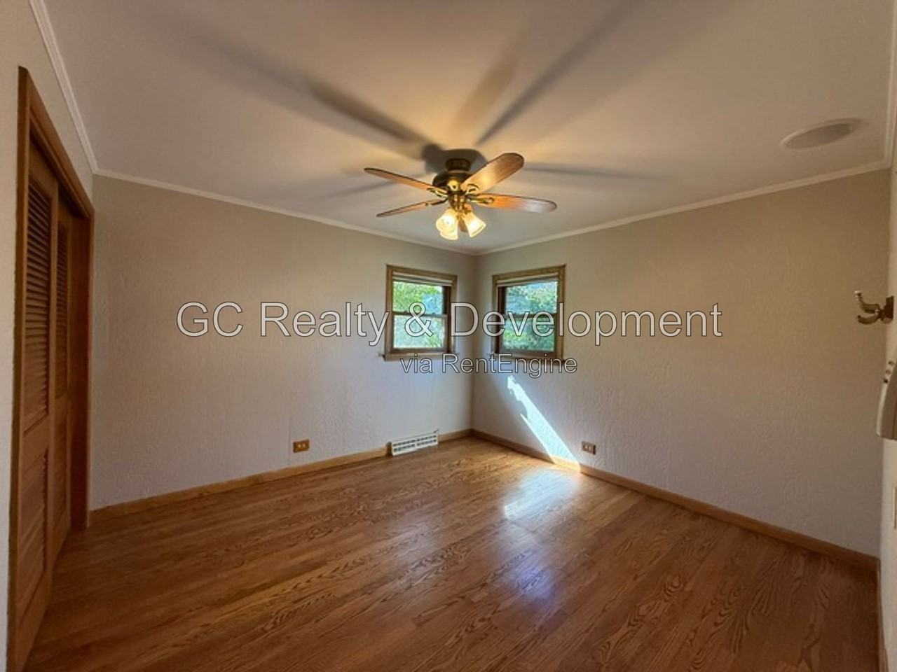 406 Brown St - Photo 4 of 20