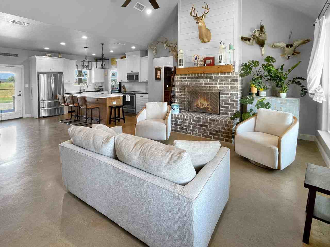 1011 Young Bend Rd - Photo 4 of 23