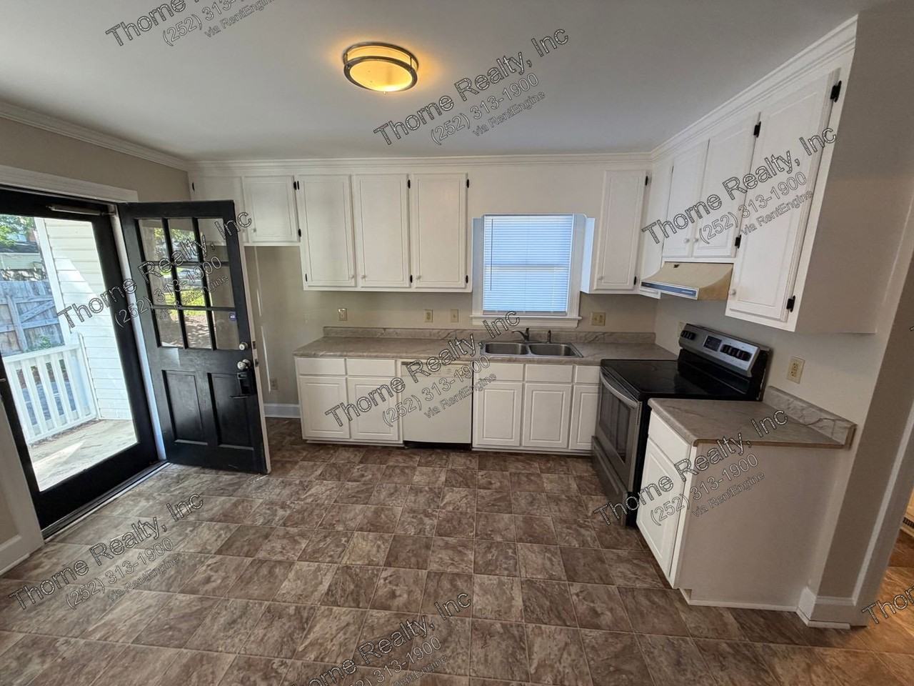 1712 Parkway St W - Photo 3 of 9