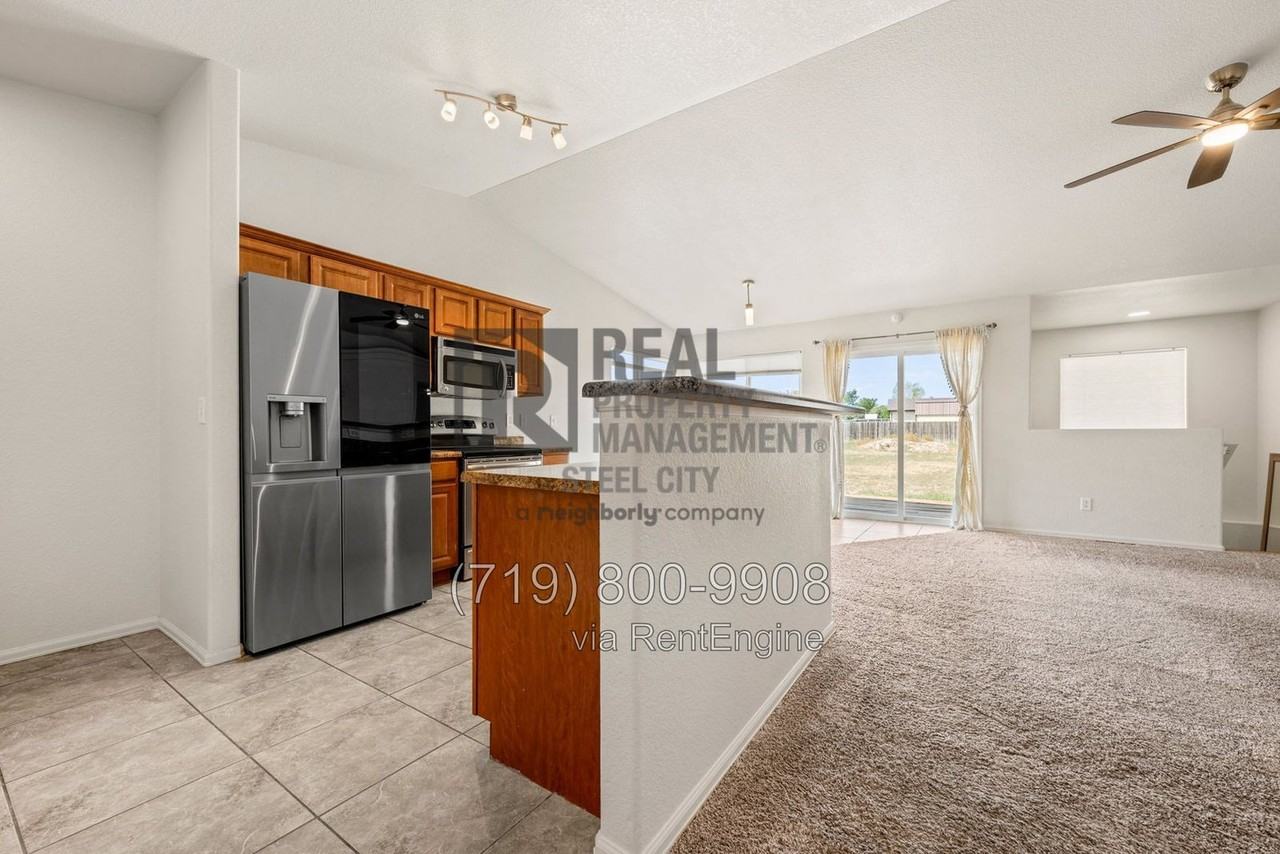 321 S Maher Dr - Photo 4 of 40