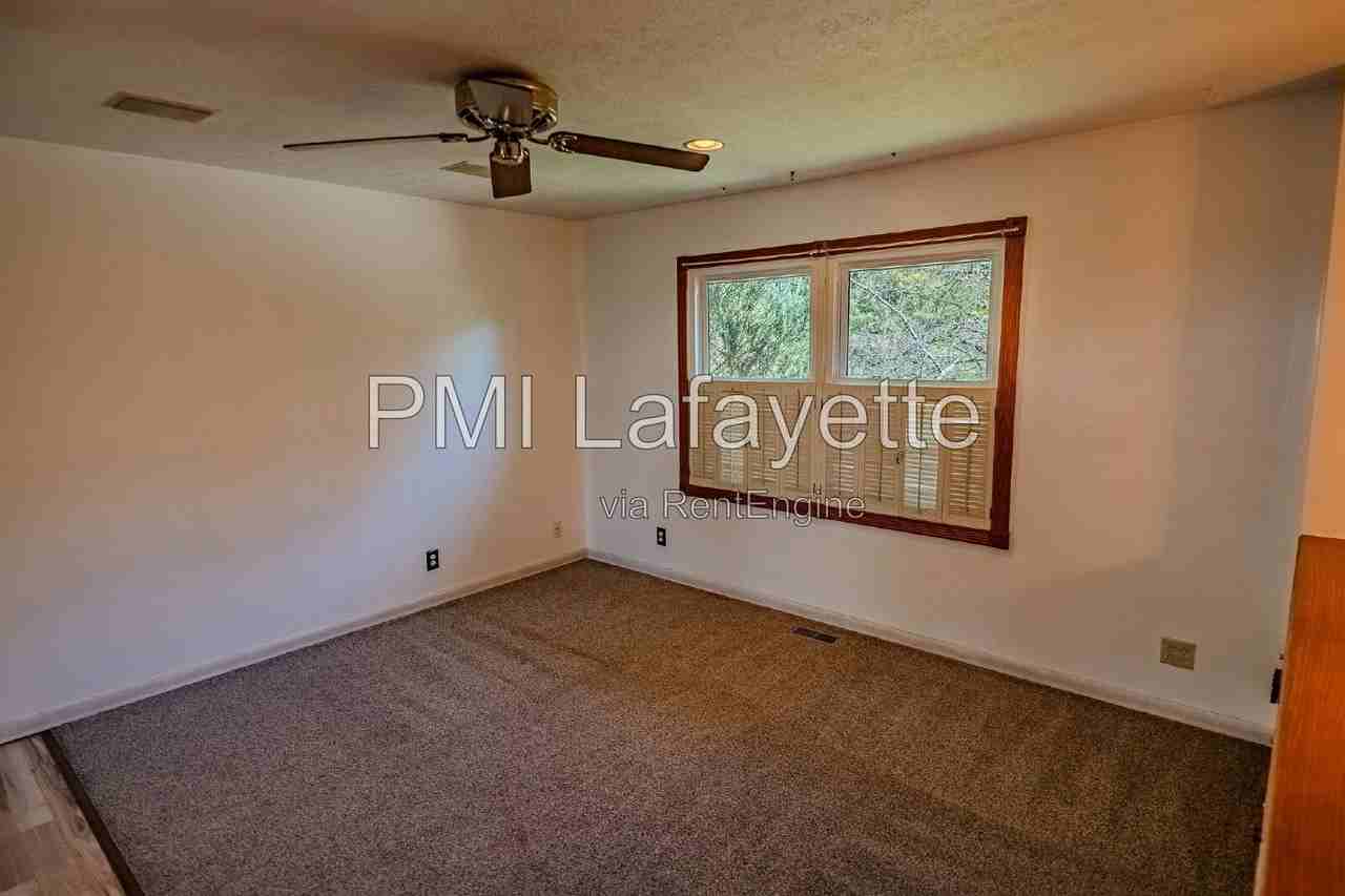 716 Foxwood Dr - Photo 4 of 29
