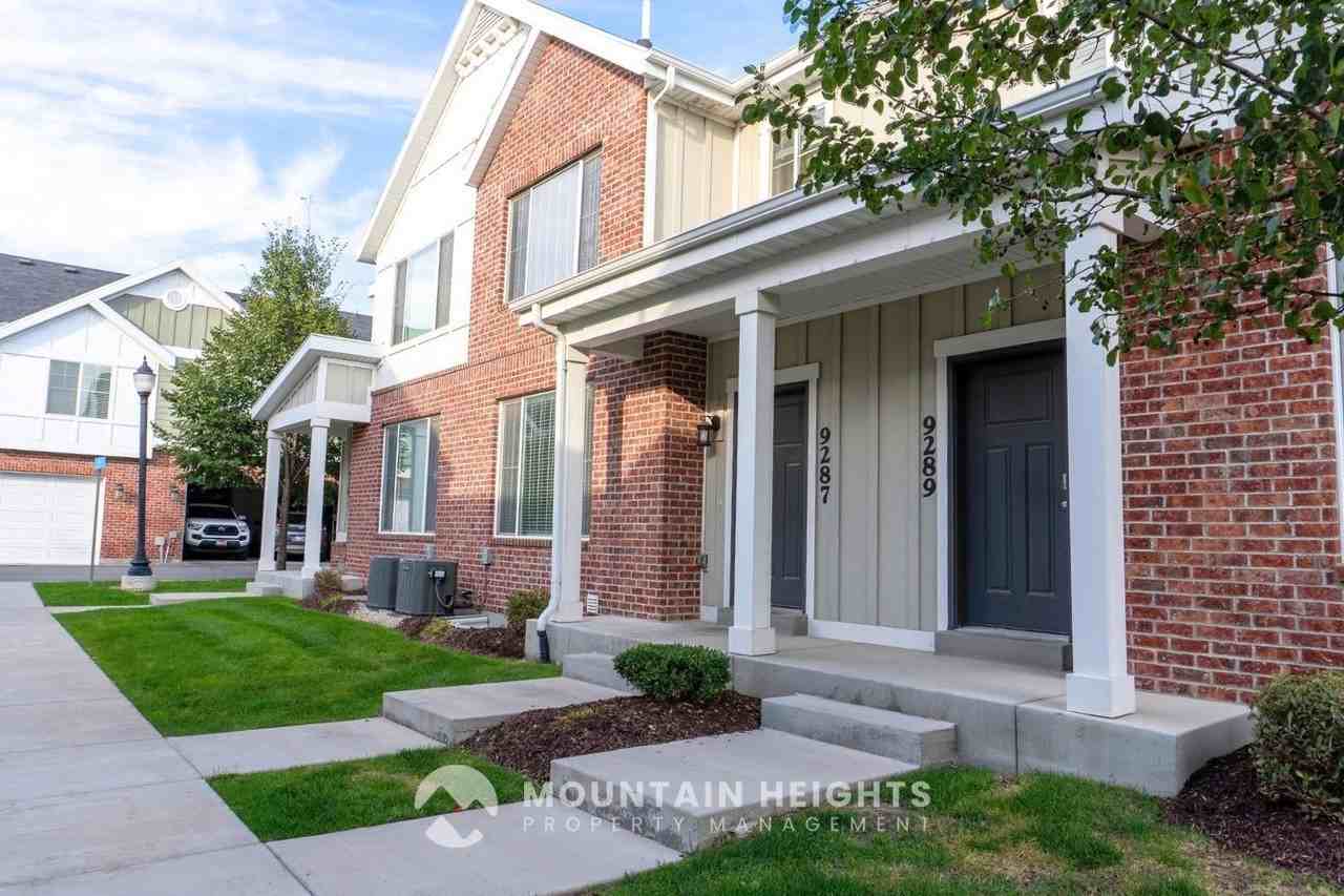 9287 S Fordham Ct - Photo 2 of 35