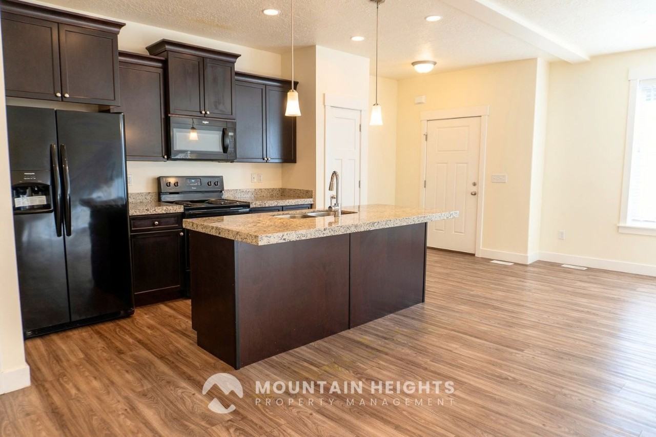 9287 S Fordham Ct - Photo 4 of 35