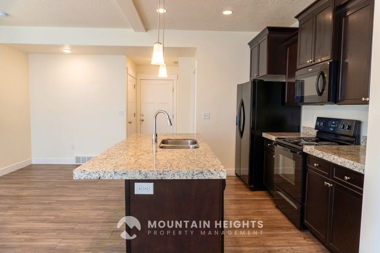 9287 S Fordham Ct - Photo 6 of 35