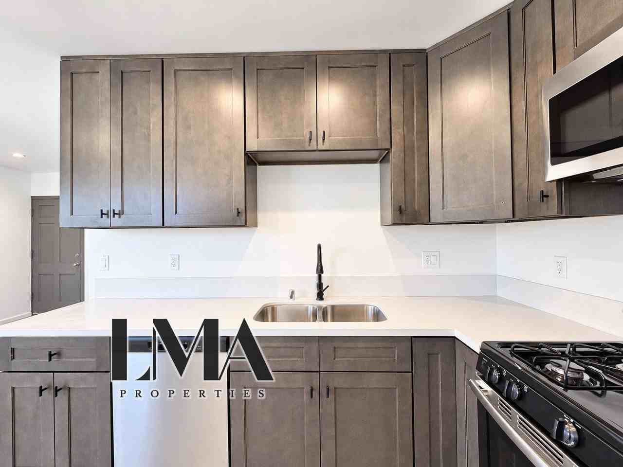 5958 1/2 Guthrie Ave - Photo 3 of 12