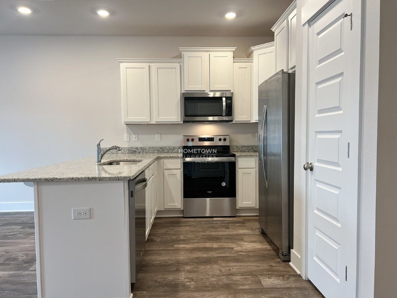 1631 Iroquois Ct - Photo 3 of 41