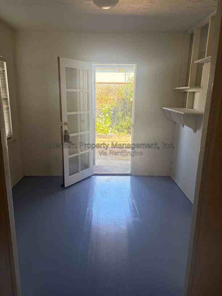 460 8th Ave #A - Photo 2 of 12