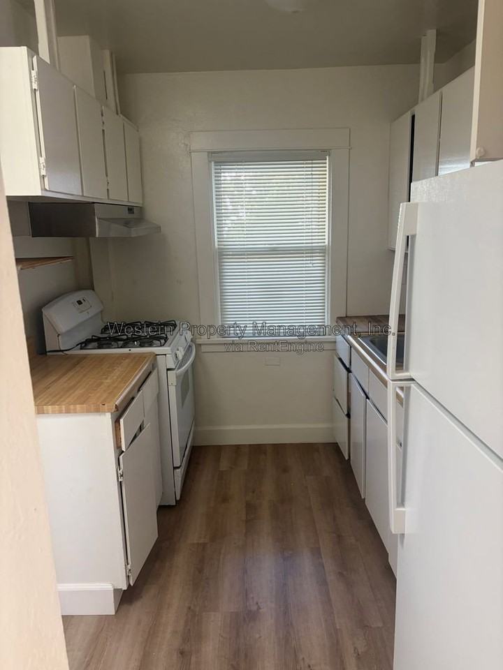 460 8th Ave #A - Photo 3 of 12