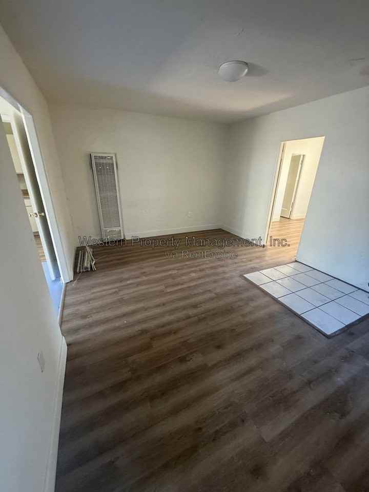 460 8th Ave #A - Photo 4 of 12