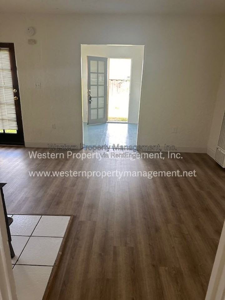 460 8th Ave #A - Photo 5 of 12