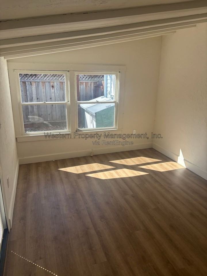 460 8th Ave #A - Photo 6 of 12