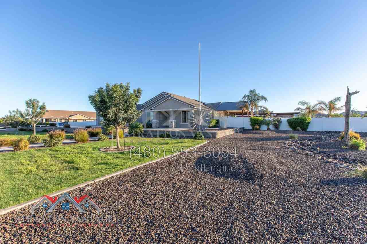 3283 W Roberts Rd - Photo 2 of 50