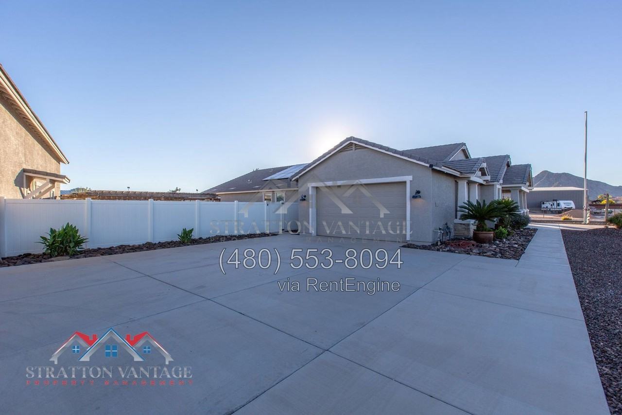 3283 W Roberts Rd - Photo 4 of 50