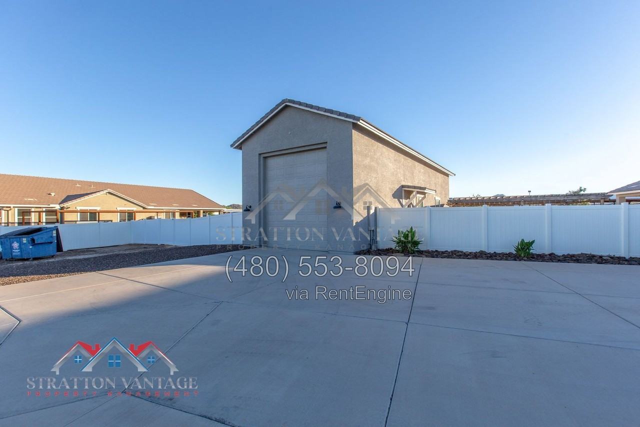 3283 W Roberts Rd - Photo 5 of 50