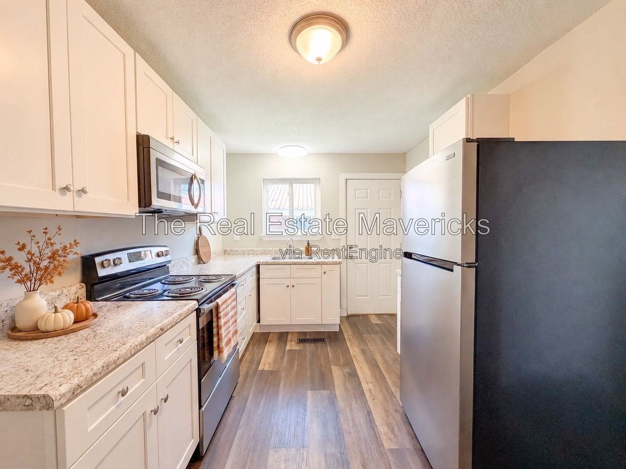 277 Pine Ave - Photo 4 of 21