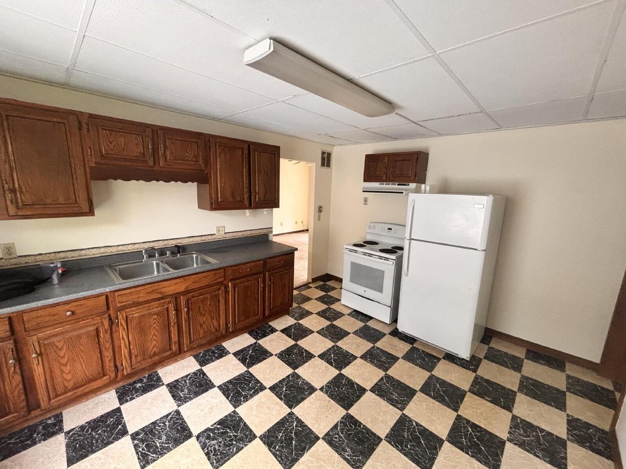 752 Middle St #1 - Photo 4 of 15