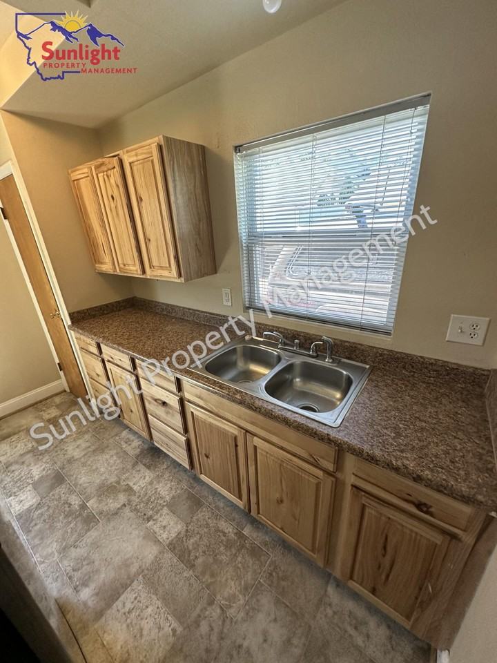 920 N 31st St - Photo 3 of 8