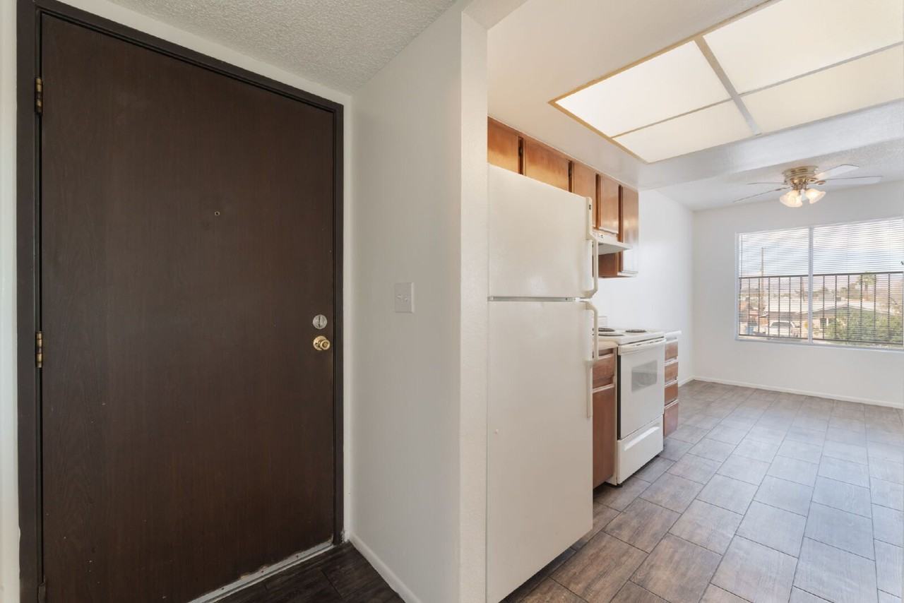 3221 Thomas Ave #B - Photo 7 of 26