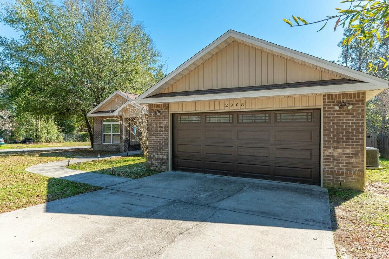 2908 Azalea Ave - Photo 3 of 32