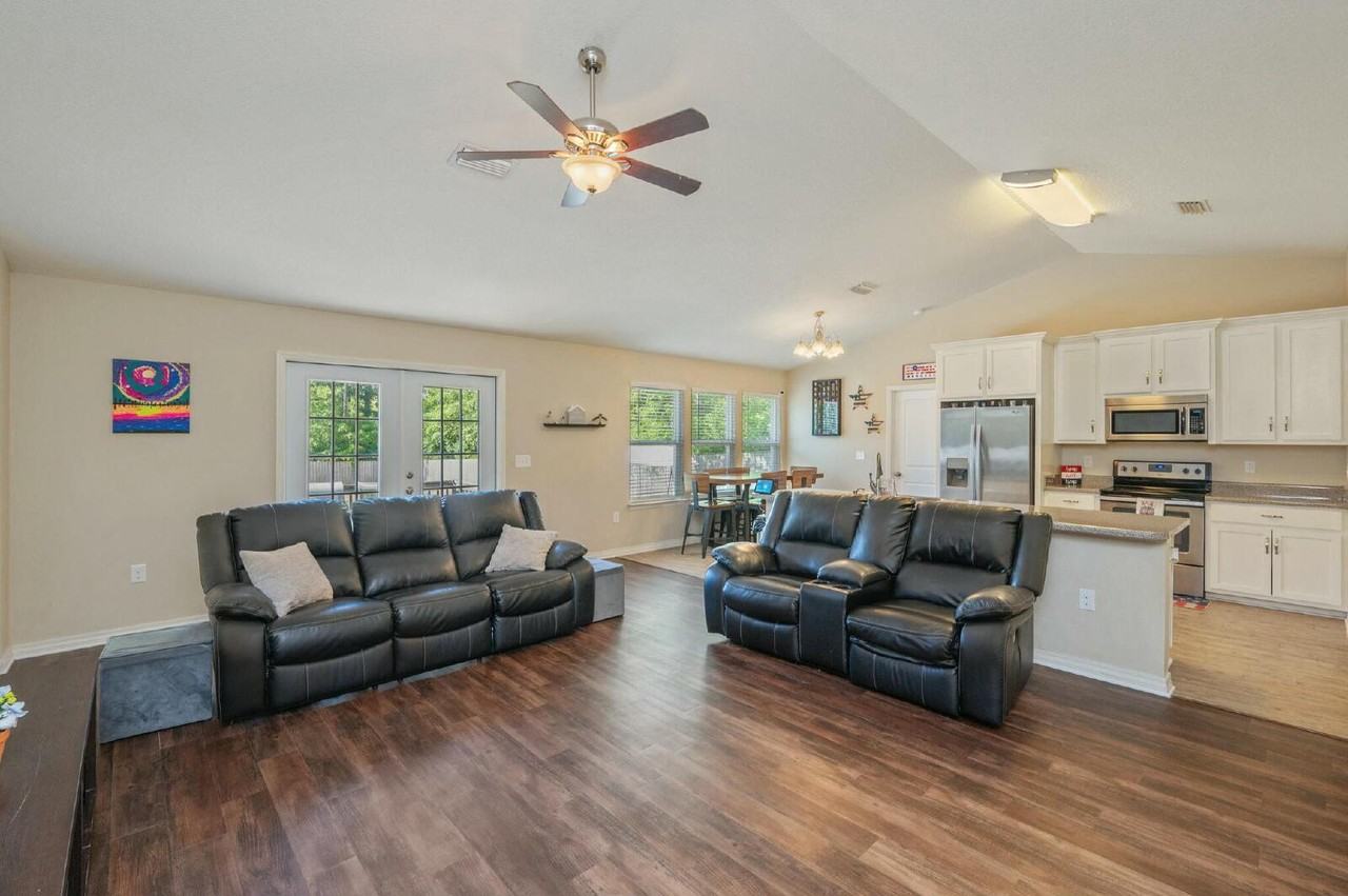 2908 Azalea Ave - Photo 4 of 32