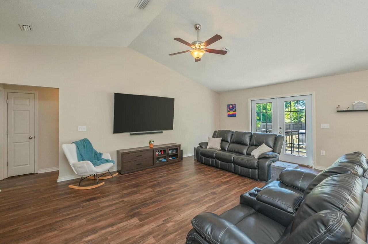 2908 Azalea Ave - Photo 5 of 32
